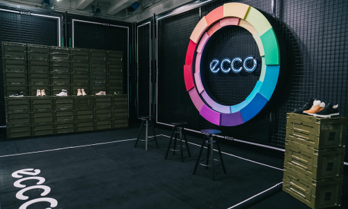 ECCO携手品牌代言人黄景瑜、倪妮首次直播 趣味玩转秋冬系列新品