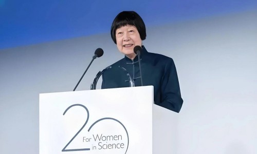 从“缺席”到“在场”,三代人的手拉手接力